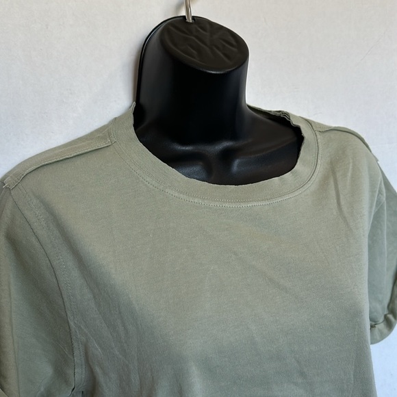 Free People Women's Green raw edge perfect tee -shirt size small NWT - Picture 6 of 12